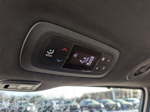 New 2026 Chrysler Pacifica Pinnacle w/ Trailer Tow Group AWD/4WD image 37