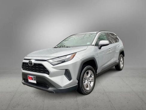 Used 2025 Toyota RAV4 XLE image 5