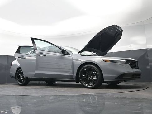 Certified 2025 Honda Accord SE image 39