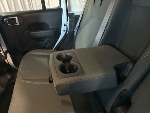 Used 2024 Jeep Wrangler Willys image 16