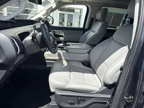 Used 2025 Ford Expedition Active AWD/4WD image 13