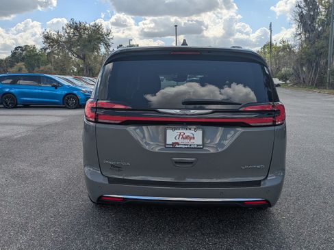 Used 2022 Chrysler Pacifica Limited image 5