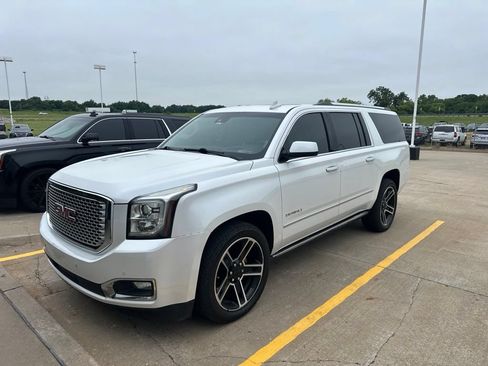 Used 2016 GMC Yukon XL Denali w/ Open Road Package AWD/4WD image 3