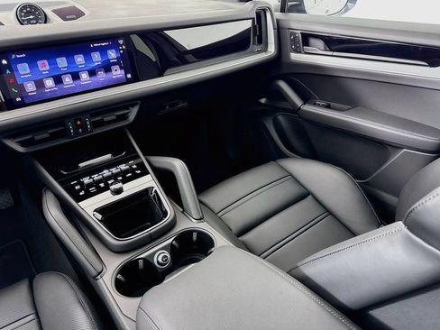New 2026 Porsche Cayenne Coupe AWD/4WD image 26