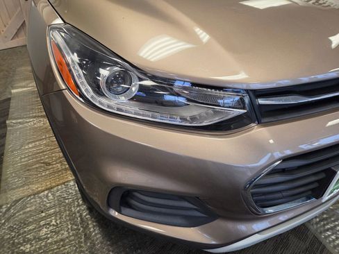 Used 2018 Chevrolet Trax LT w/ Sun & Sound Package image 3