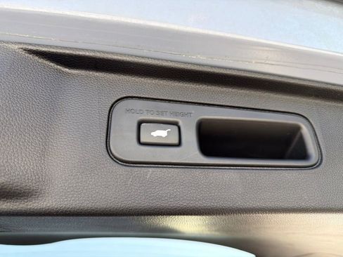 Used 2025 Honda Pilot Black Edition image 23