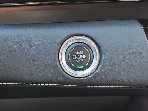 Used 2024 Cadillac Escalade ESV Luxury image 23