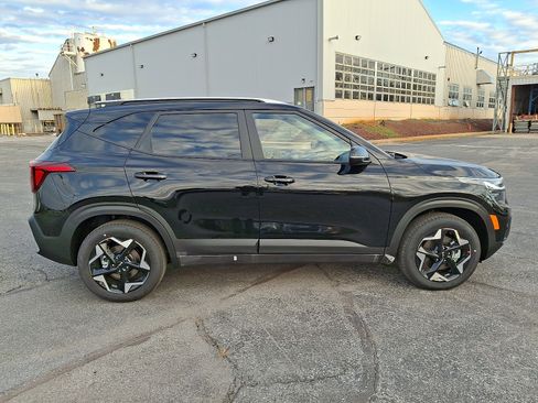 New 2026 Kia Seltos S image 9