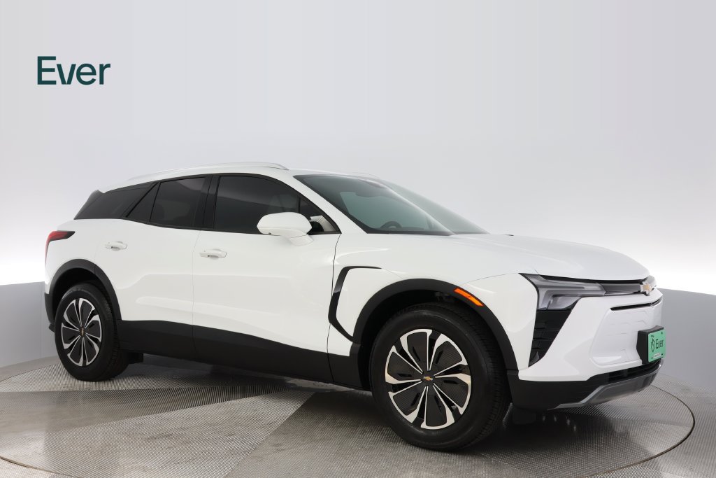 Used 2024 Chevrolet Blazer EV LT AWD/4WD image 14