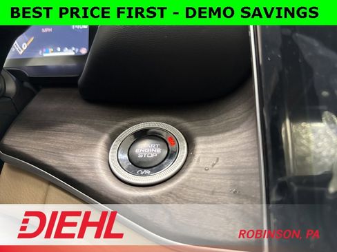 New 2025 Jeep Grand Cherokee Limited w/ Black Appearance Package image 29