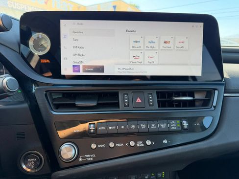 Used 2024 Lexus ES 300h Ultra Luxury w/ Accessory Package (Z2) FWD image 26