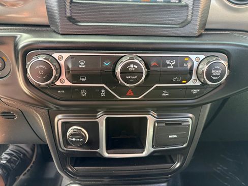 Used 2023 Jeep Gladiator Sport AWD/4WD image 16