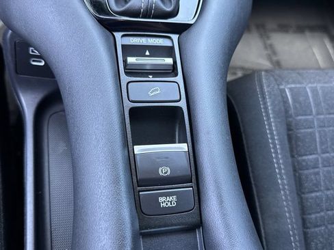 Certified 2025 Honda HR-V LX image 30
