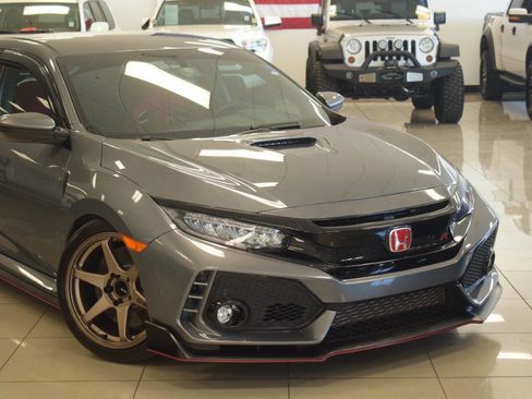 Used 2018 Honda Civic Type R image 3