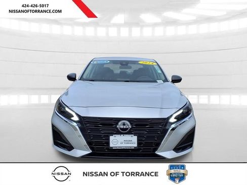 Used 2024 Nissan Altima 2.5 SV FWD image 2