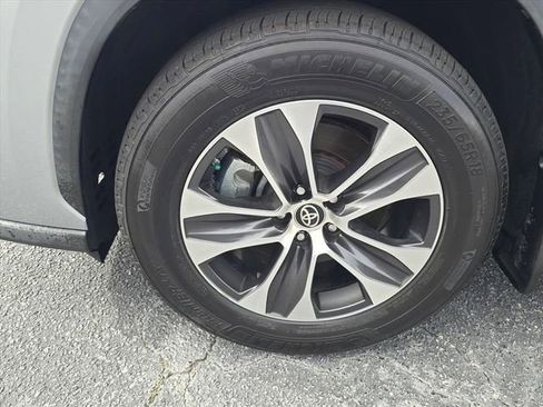 Used 2020 Toyota Highlander XLE image 16