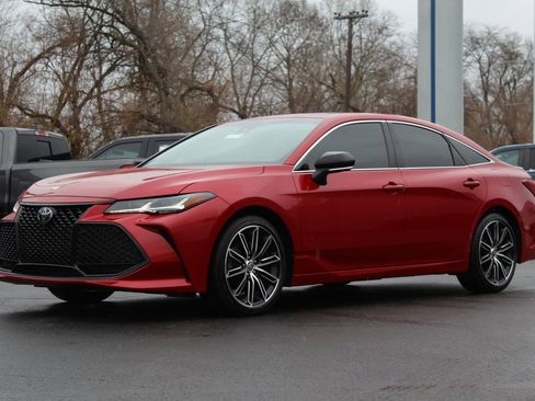 Used 2022 Toyota Avalon Touring image 4