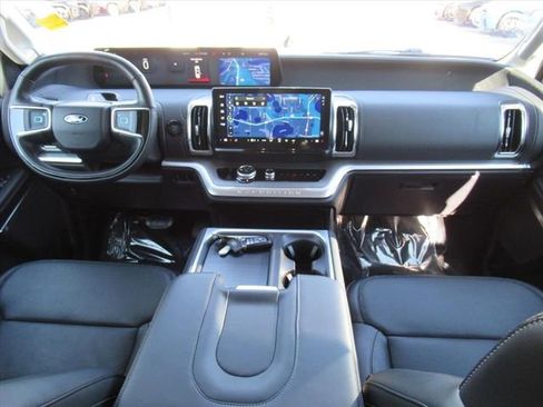 Used 2025 Ford Expedition Platinum AWD/4WD image 11