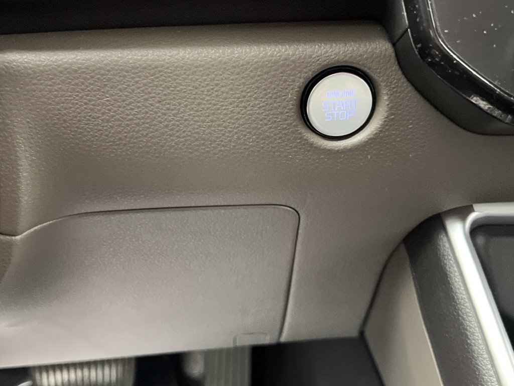 Used 2025 Kia Carnival FWD image 58