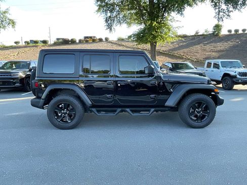 Used 2022 Jeep Wrangler Unlimited Sport AWD/4WD image 6