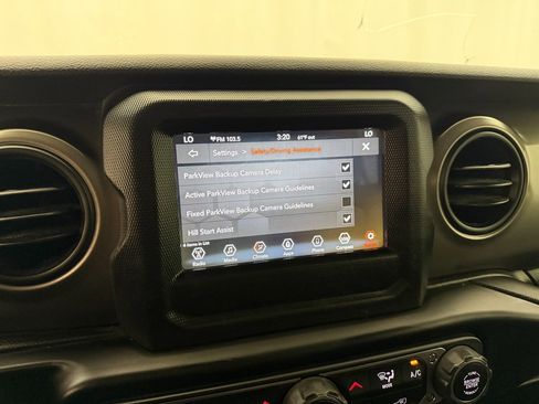 Used 2020 Jeep Gladiator Sport w/ Quick Order Package 24S AWD/4WD image 15