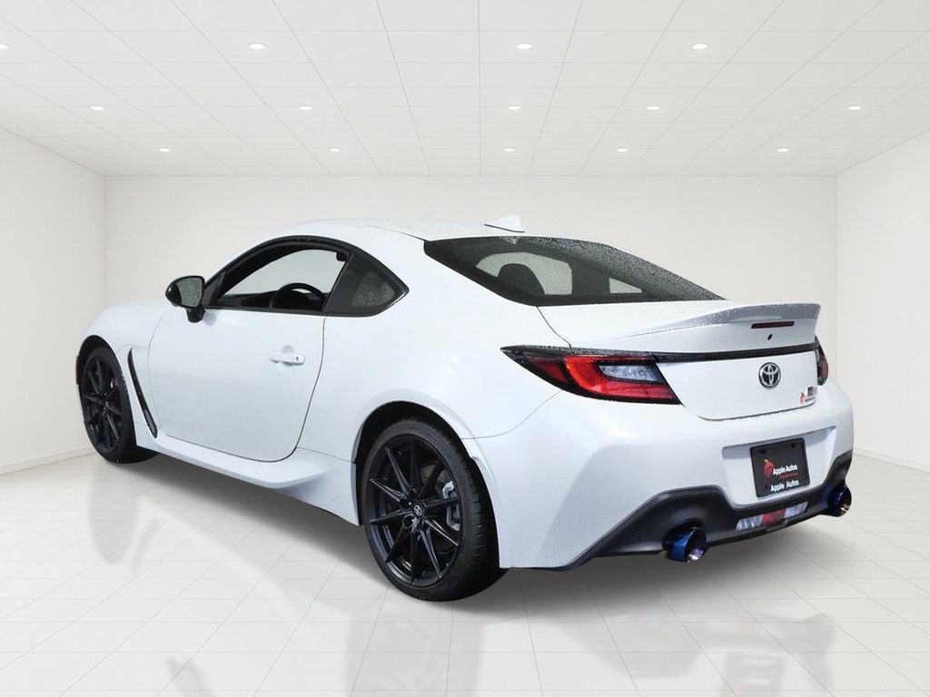 Used 2025 Toyota GR86 Premium w/ ALL Weather Mat Package (TMS) RWD image 4