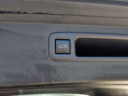 Used 2023 Toyota Highlander XLE FWD image 10
