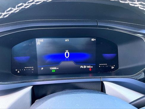 Certified 2022 Volkswagen Taos SE w/ Panoramic Sunroof Package image 25