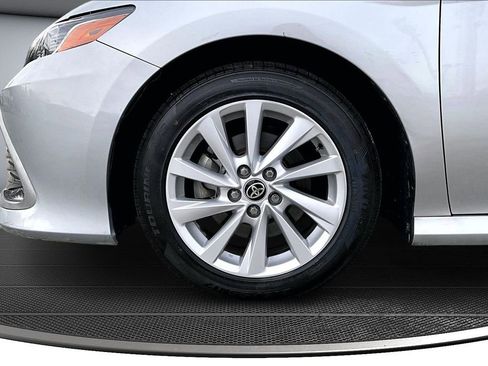 Used 2021 Toyota Camry LE image 32