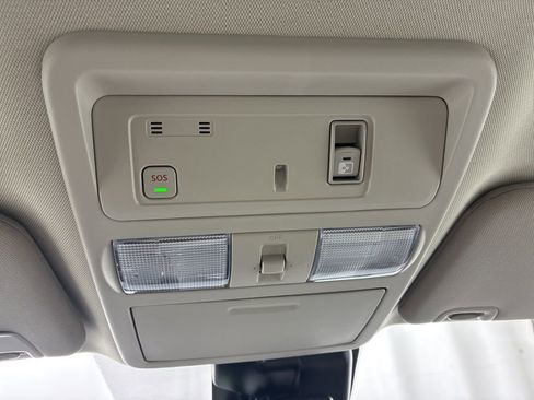 Used 2024 Nissan Titan SV w/ SV Convenience Package image 22