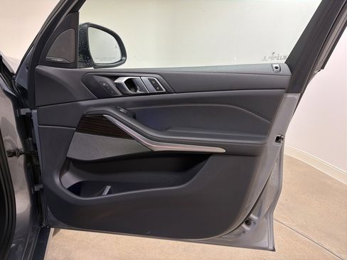 Used 2025 BMW X7 xDrive40i w/ Premium Package image 23