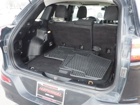 Used 2014 Jeep Cherokee Latitude w/ Cold Weather Group image 16