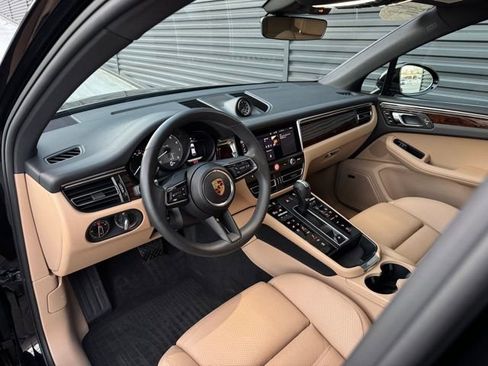 Certified 2025 Porsche Macan S image 4