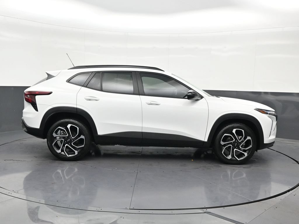 Used 2025 Chevrolet Trax RS FWD image 7