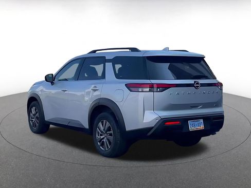 Used 2025 Nissan Pathfinder SV image 11