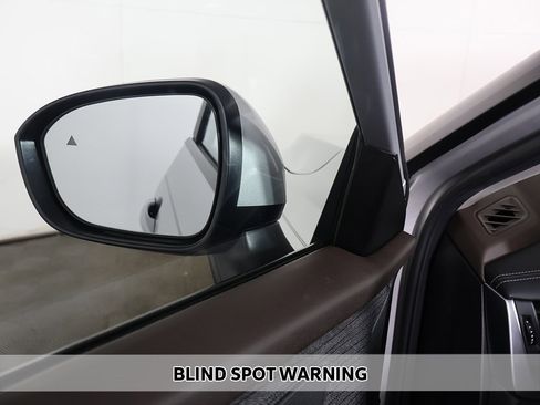 Used 2023 Nissan Rogue SV image 4