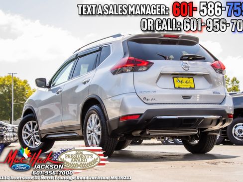 Used 2019 Nissan Rogue S w/ Special Edition Package FWD image 4