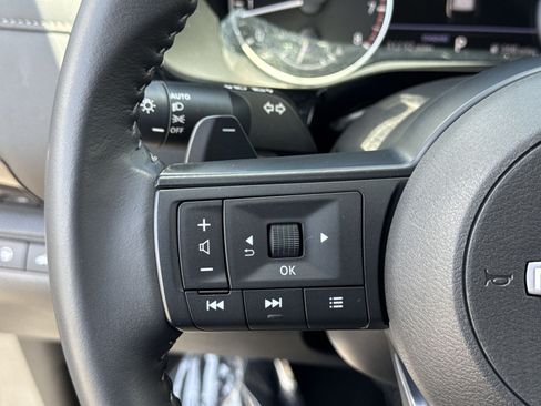 Used 2025 Nissan Pathfinder SV FWD image 34