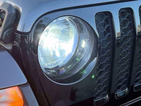 Certified 2021 Jeep Gladiator Willys image 8