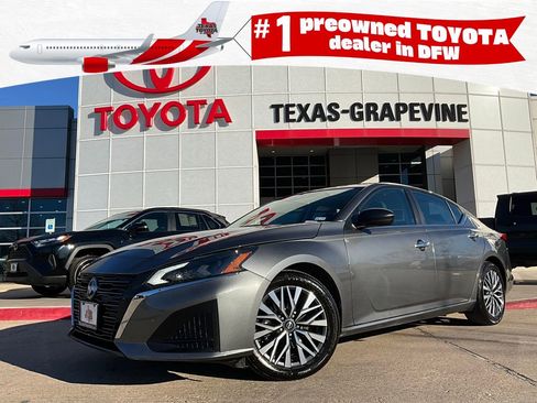 Used 2025 Nissan Altima 2.5 SV image 1