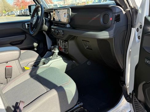 Certified 2024 Jeep Wrangler Unlimited Rubicon w/ Technology Group image 15