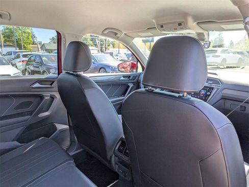 Certified 2023 Volkswagen Tiguan SE image 31
