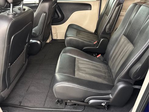 Used 2020 Dodge Grand Caravan SXT FWD image 14