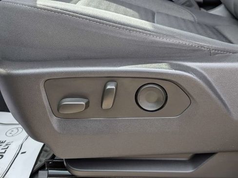 Used 2025 Chevrolet Silverado 1500 LT AWD/4WD image 18