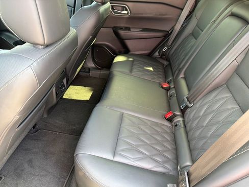 Used 2024 Nissan Rogue Platinum w/ Platinum Premium Package AWD/4WD image 16