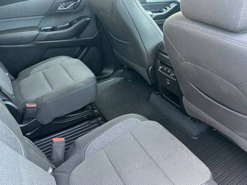Certified 2023 Chevrolet Traverse LT FWD image 17