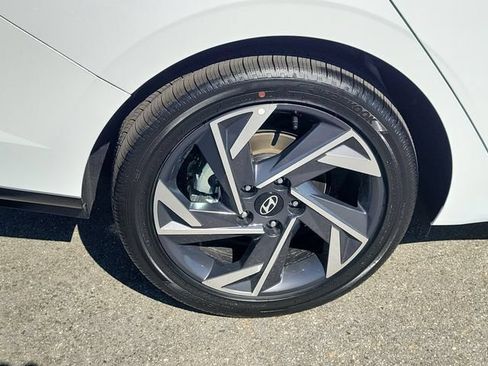 New 2026 Hyundai Elantra Limited FWD image 33