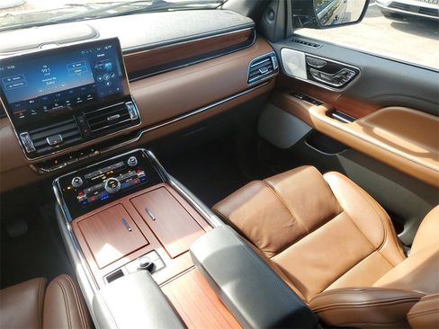 Certified 2023 Lincoln Navigator L Reserve image 17
