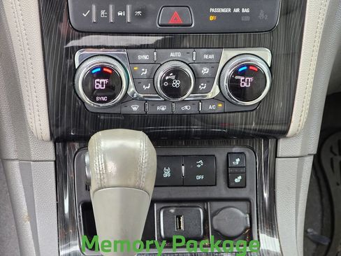 Used 2017 Chevrolet Traverse LT FWD image 20
