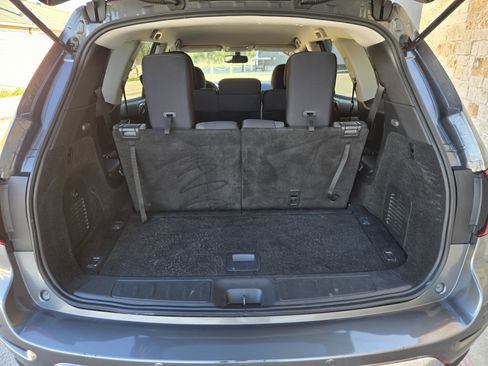 Used 2019 Nissan Pathfinder SV image 19